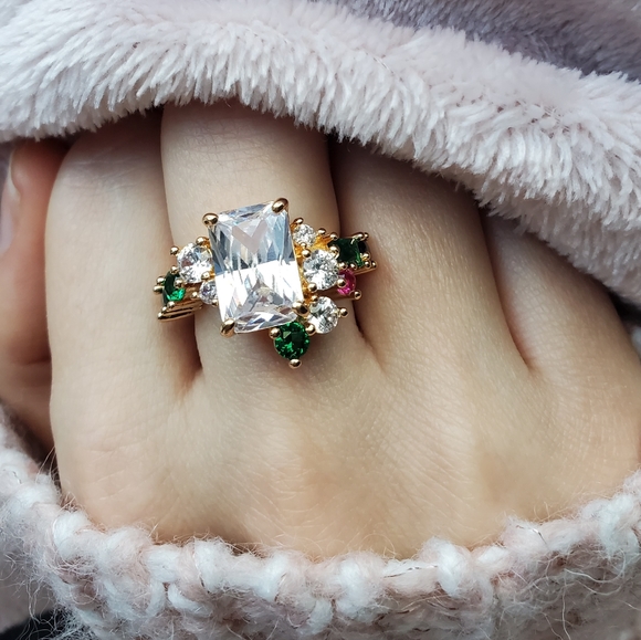 NWT Gorgeous Emerald Cut White Sapphire Ring - Picture 2 of 12